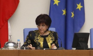 Депутатите оставиха Караянчева за свой шеф