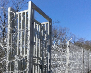 Гърция вдига ограда срещу мигранти на границата с Турция