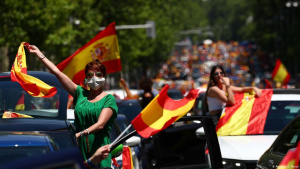 Сблъсъци в Рим и Лондон заради корона истерията, в Испания са пред ново извънредно положение