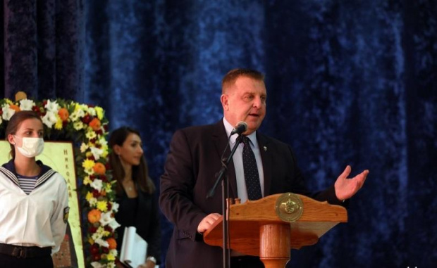 Каракачанов на едноседмична визита в Щатите