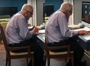 Да обичаш професията си: 91-годишен професор показа как се преподава с хъс по време на пандемията  (ВИДЕО)