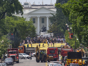 Поддръжници на Байдън от Black lives matter наръгаха с ножове четирима до Белия дом