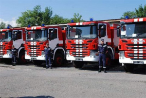 Огромен пожар в завод в Катуница, над 100 души са евакуирани