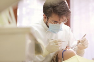 Бия тревога: Зъболекарите се заразяват от COVID-19, някои вече са поразени