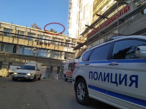 Мъж с COVID-19 скочи от 8-ия етаж на болница в Бургас, първоначално оживя, но после издъхна