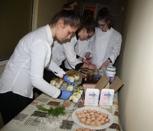 Браво! Ученици от Смолян ще готвят храна за медиците от болница "Братан Шукеров"