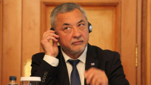 Симеонов извика РЗИ в парламента, заради депутат без маска