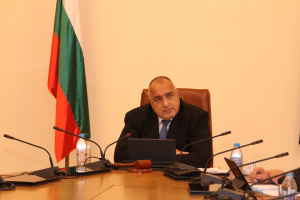Премиерът във Facebook: Продължаваме да подпомагаме българските производители