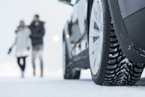 АПИ: Снегът идва, шофирайте само със зимни гуми
