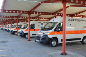 Центрове за спешна помощ в страната получават 20 нови линейки