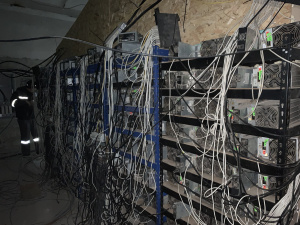Криптоферма с рекордна кражба на ток в историята на ЧЕЗ (СНИМКИ)