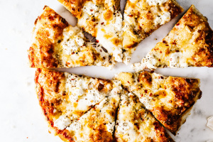 Обичате класическа пица с 4 вида сирена? Рекордът е с 254 вида