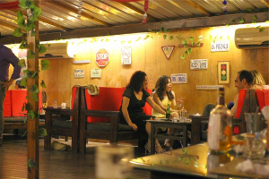 Френско изследване: Барове и ресторанти най-рискови за предаване на COVID-19