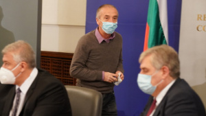 Мангъров отново е опозиция на Борисов: Няма да се ваксинирам! Имам антитела!
