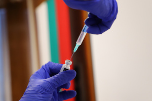 40% от медиците на първа линия са пожелали ваксиниране