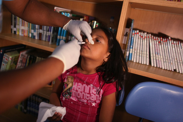Пфайзър с революция: Прави ваксина срещу коронавируса, която ще се приема през носа