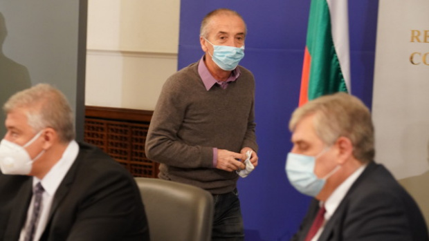 Мангъров отново е опозиция на Борисов: Няма да се ваксинирам! Имам антитела!