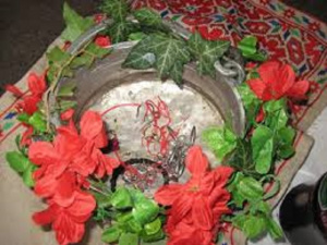 Традиционният ритуал „Топене на пръстени“ в първия ден на годината