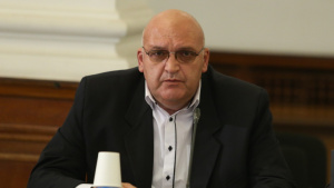 Зам.-шефът на БЛС - д-р Брънзалов, каза кои храни да не ядем в деня на ваксинацията