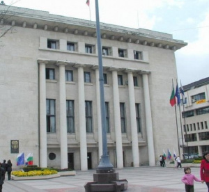 Съкращават 10% от общинската администрация в Бургас