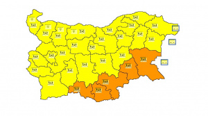 Оранжев код за обилен дъжд в 5 области утре, за останалите – жълт за сняг