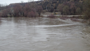 Фандъкова обяви, че наводненията са потопили най-сериозно Нови Искър! Река Струма заля 3 къщи