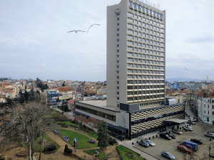 Новият собственик на емблемата на Бургас - хотел "България", иска да строи подземен паркинг