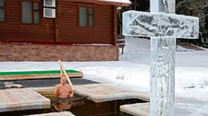Путин се потопи в ледените води край Москва