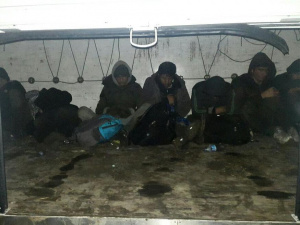 7 нелегални мигранти опитаха да влязат в Румъния в ТИР, хванаха ги