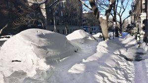 ВИДЕО: Ню Йорк е под блокада и в извънредно положение! Сняг затрупа огромни територии в САЩ