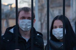 Професор от БАН: Текстилните маски не ни защитават, трябва да се използват медицински