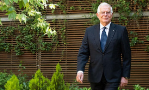 Дни след визитата си в Москва Борел иска нови санкции срещу Русия