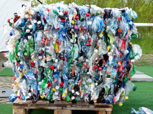 Използването на пластмаса се забранява със закон