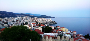 Гърция не може да овладее пандемията, започна да затваря и острови