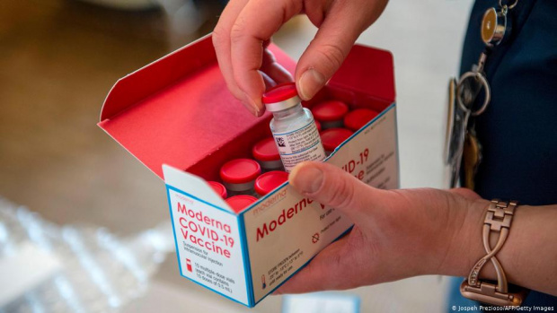 Държавата поръчва допълнително над 3 милиона дози антиковид РНК ваксини