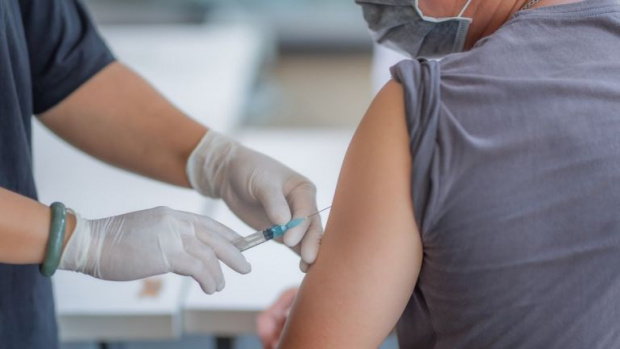 Не е страшно, ваксинирайте се: Разказ от първо лице за страничните ефекти след Астра Зенека