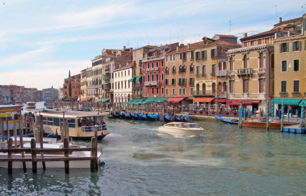Каналите във Венеция пресъхнаха, а лодките спряха да се движат