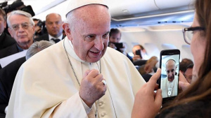 Папа Франциск пристигна на посещение в Ирак