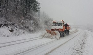 Зимата се завърна - 234 машини обработват републиканските пътища