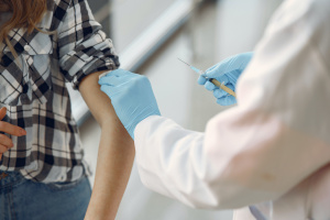 Може ли работодател да задължи работниците да се ваксинират