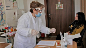 Смъртен случай на жена от Йоаким Груево часове след ваксинация с Астра Зенека е причина за спиране на имунизациите с нея