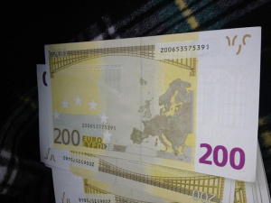 Намериха милиони фалшиви долари и евро в София