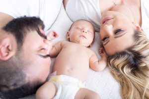 За първи път в света: Ваксинирана бременна жена е предала антитела на бебето си