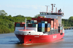Стоки за $10 млрд. блокирани в корабите по Суецкия канал