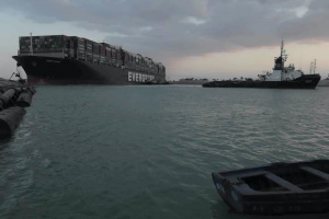 Суецкият канал вече е освободен! Мега контейнеровозът, който го бе блокирал, е преместен ВИДЕО