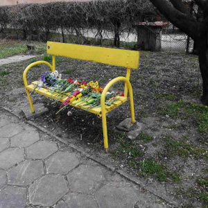 Любимата пейка на Татяна Лолова на ул. Постоянство" е ослана с цветя