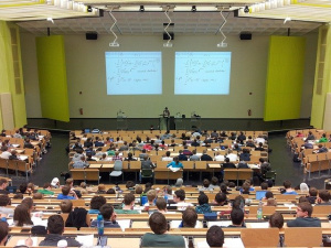 Студенти с писмо до Вълчев: Намалете наемите с 50%!