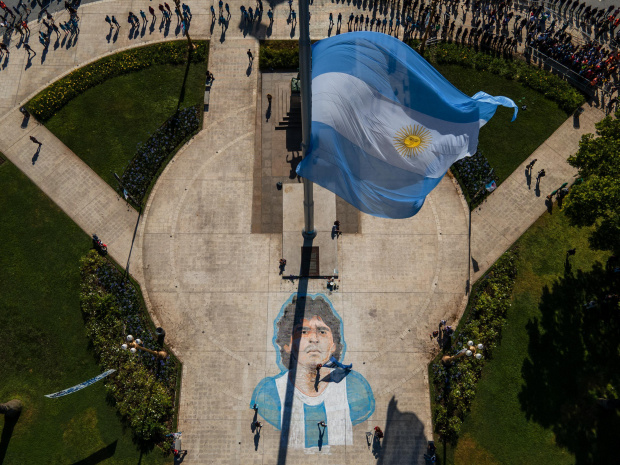 Тълпата в Аржентина освирепя: Кой уби Марадона (ВИДЕО)
