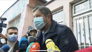 Христо Иванов също гласува - избра хартиена бюлетина (ВИДЕО)