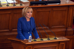 Избраха Манолова за шефка на комисията за разследване на управлението на Борисов